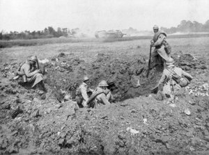 Infanterie française se reposant dans un trou d