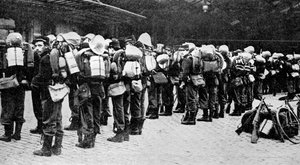 Soldats français à une gare, Paris, Première Guerre mondiale, 1914 - Unbekannt
