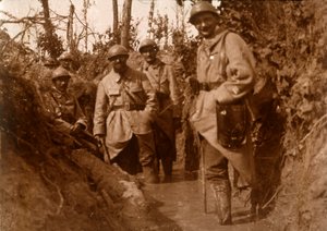 Soldats français dans la boue, Chemin des Dames, nord de la France, vers 1914-1918 - Unbekannt