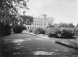 Jardin par la place de l
