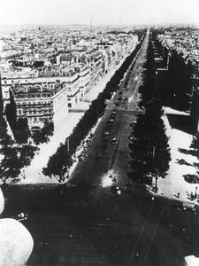 Forces allemandes défilant sur les Champs-Élysées, Paris, 14 juin 1940 - Unbekannt