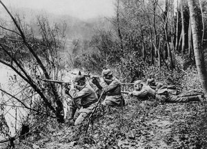 Soldats allemands au bord de la rivière Aisne, France - Unbekannt