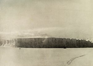 Glacier au sud du cap Barne, avec un véhicule motorisé sur la glace de mer, vers 1908 - Unbekannt