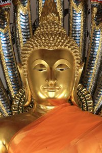 Bouddha doré prenant la terre à témoin. Wat Pho - Wat Phra Chettuphon. 1788. Bangkok. Thaïlande