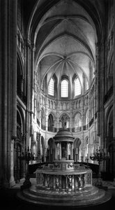 Art gothique : vue du chœur de la cathédrale Notre-Dame de Noyon (12e-13e siècle). (Oise)