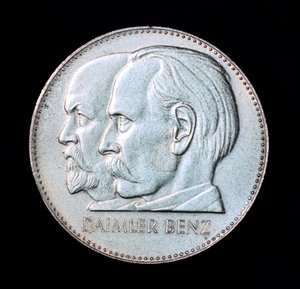 Gottlieb Daimler et Karl Benz, pionniers de l