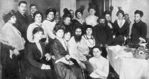 Grigori Raspoutine et un groupe de femmes, 1917 - Unbekannt