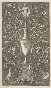 Grotesque avec un vase, des oiseaux et des volutes d