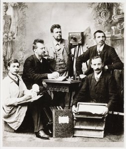 Groupe de photographes et assistants avec équipement - Unbekannt