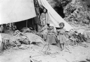 Famille de tribu montagnarde, Chakrata, 1917 - Unbekannt