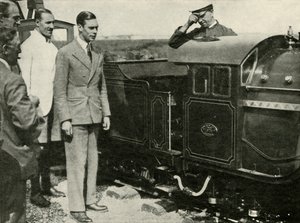 Sa Majesté inspectant le chemin de fer miniature à New Romney, Kent - Unbekannt