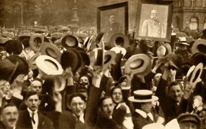 Hoch le Kaiser ! : foules en liesse dans les rues, Berlin, Allemagne, 4 août 1914, 1933 - Unbekannt