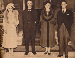 De retour à la maison - le roi, la reine, avec M. et Mme Chamberlain, 1938 - Unbekannt