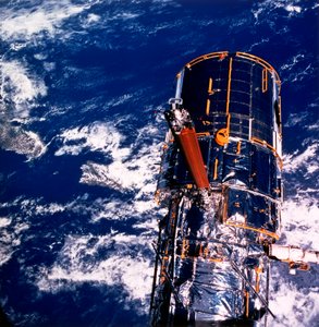 Télescope spatial Hubble au-dessus de la Terre - Unbekannt