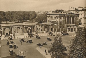 Hyde Park Corner avec la triple arche menant au parc royal montrant Apsley House, vers 1935 - Unbekannt
