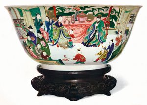 Bol Famille Verte de la période Kangxi avec une scène de la cour impériale, chinois, vers 1705 - Unbekannt