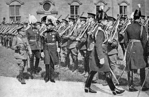 Le roi George V 1865-1936 inspectant l