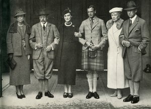 Le roi George V, la reine Mary, le prince George, la princesse Marina... à Balmoral en 1934, 1951
