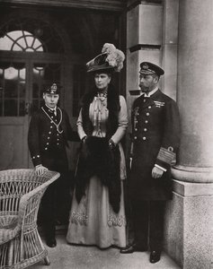 Le roi George et la reine Mary avec leur fils le prince Edward, mai 1910 - Unbekannt