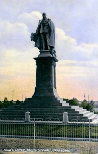 Statue du Roi, face à l