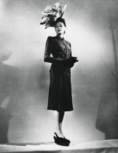 La femme chic, tenue du créateur de mode français Jacques Fath, Paris - Unbekannt