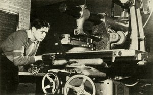 Apprenant son métier, vers 1948