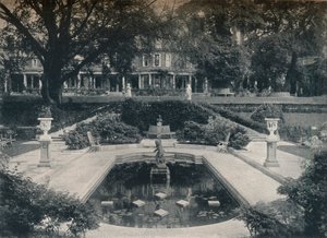 Bassin de lys et façade ouest, The Hill, Hampstead Heath, vers 1900