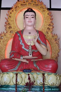 Pagode bouddhiste Linh An. Statue du Bouddha de la Médecine (Bhaisajyaguru). Dalat, Vietnam - Unbekannt