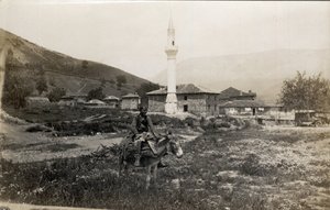 Macédoine, Grèce : un homme sur un âne devant un minaret - Unbekannt