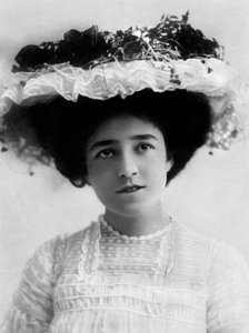 Madge Crichton née en 1881, actrice anglaise, 1903