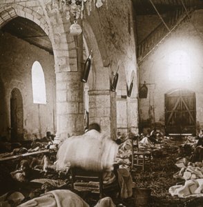 Hôpital de fortune dans une église, Marne, nord de la France, 1914 - Unbekannt