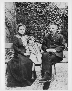 Marie et Pierre Curie, physiciens, 1904