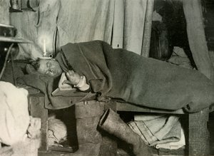 Marston dans son lit, vers 1908, 1909