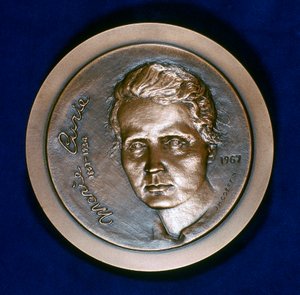 Médaille commémorative de Marie Sklodowska Curie, physicienne franco-polonaise, 1967 - Unbekannt