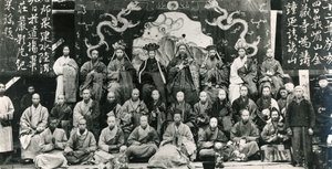 Réunion des supérieurs de monastères bouddhistes en Chine, fin du XIXe siècle (photo n/b) - Unbekannt