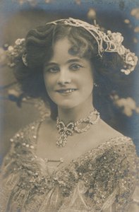 Miss Gertie Millar, 1879-1952, vers 1930 - Unbekannt
