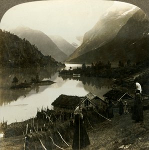 Lac Loen entouré de montagnes - beauté et grandeur inégalées - depuis la ferme Seten, Norvège, vers 1905 - Unbekannt