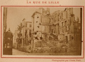 Commune de Paris (1871) : vue des bâtiments détruits rue de Lille à Paris en mai 1871. Photographie de Pierre Pepetit.