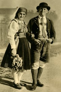 Jeunes mariés en costume traditionnel, Carinthie, Autriche, vers 1935 - Unbekannt