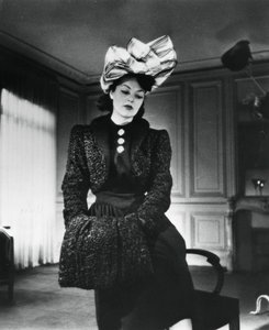 Tenue Nina Ricci portée par le mannequin Gabrielle, France, janvier 1943 - Unbekannt