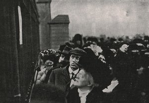 Notification officielle de la mort du roi Édouard VII affichée devant le palais de Buckingham, mai 1910 - Unbekannt