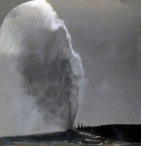 Old Faithful, reine des geysers, parc national de Yellowstone, Wyo., États-Unis, 1904