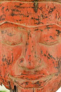 Ancien Bouddha en bois. Offrandes au temple Wat Phnom. Siem Reap Cambodge - Unbekannt