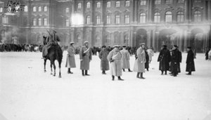 Place du Palais, Saint-Pétersbourg, Russie, lors du Dimanche sanglant, 1905