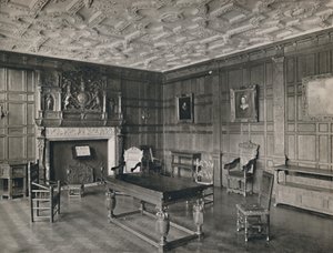 Salle lambrissée de l