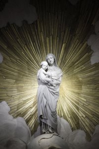 Paris, France Église Saint-François-Xavier statue de la Vierge et l