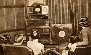 Personnes regardant une première émission de télévision - Unbekannt