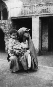 Femme et enfant persans, 1917-1919