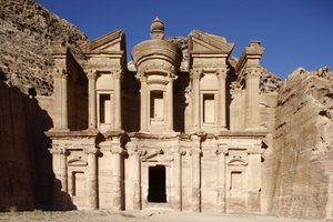 Site archéologique de Petra : Al-Dier, ou le Monastère (nommé ainsi pour un ancien usage de la tombe), la plus grande tombe de Petra, Petra, Jordanie