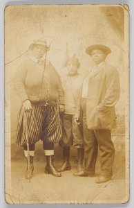 Carte postale photographique de trois femmes non identifiées, 1904-1918 - Unbekannt